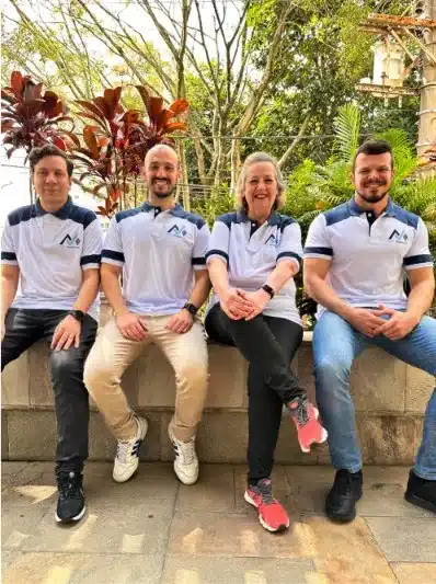 Equipe MVNotebook na assistência técnica
